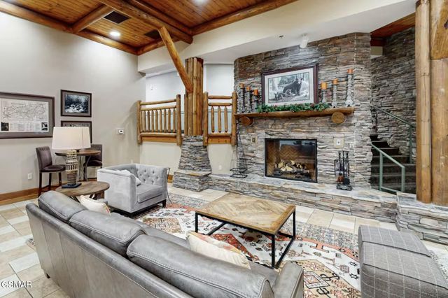 215 Woliss Lane, Gatlinburg, TN 37738