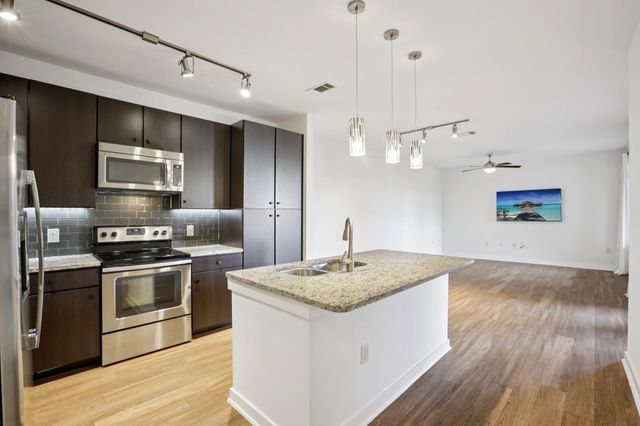 1900 Barton Springs RD 5031, Austin, TX 78704