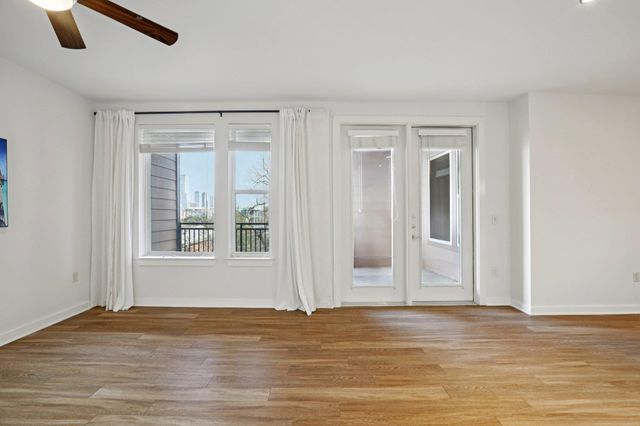 1900 Barton Springs RD 5031, Austin, TX 78704