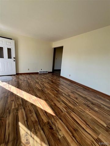 619 E 8th Street, Washington, MO 63090