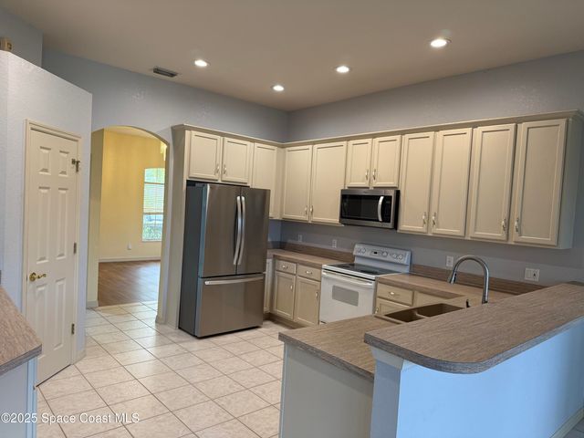 5971 Newbury Circle, Melbourne, FL 32940