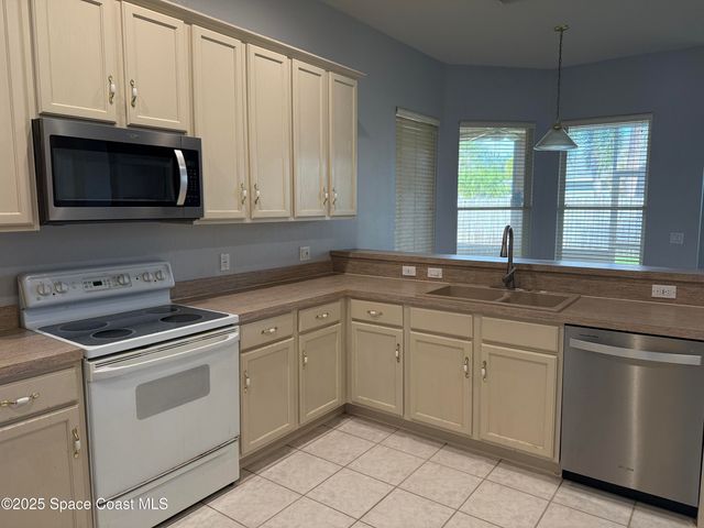 5971 Newbury Circle, Melbourne, FL 32940