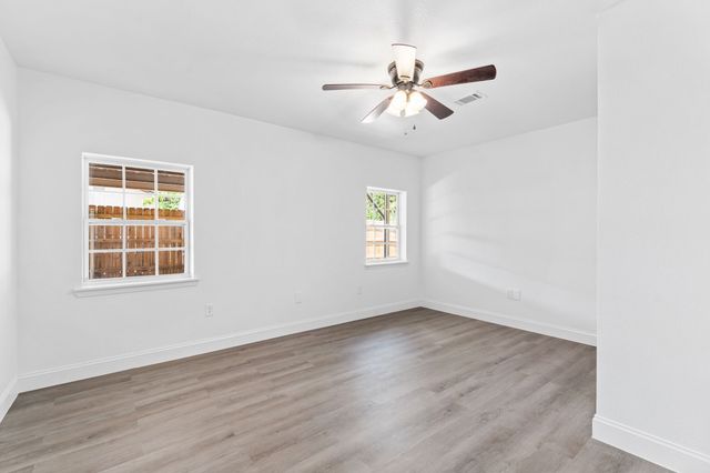 5606 Lea Crest Lane, Fort Worth, TX 76135