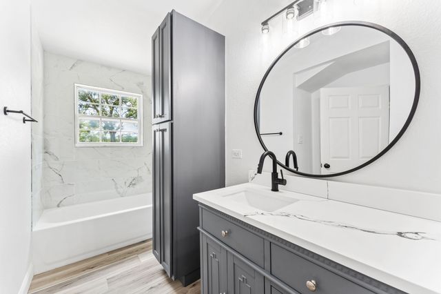 5606 Lea Crest Lane, Fort Worth, TX 76135