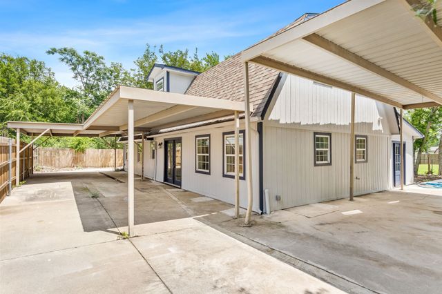 5606 Lea Crest Lane, Fort Worth, TX 76135