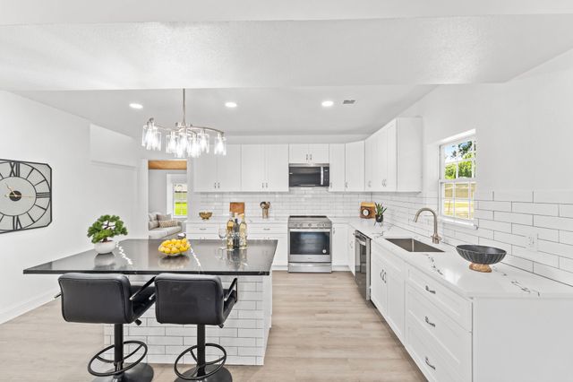 5606 Lea Crest Lane, Fort Worth, TX 76135