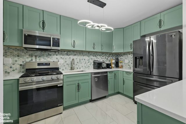 2500 Johnson Ave Apt 4K, New York City, NY 10463