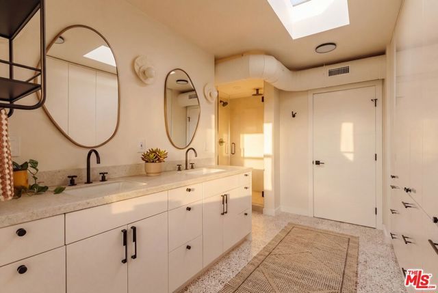 8550 Ridpath Drive, Los Angeles, CA 90046