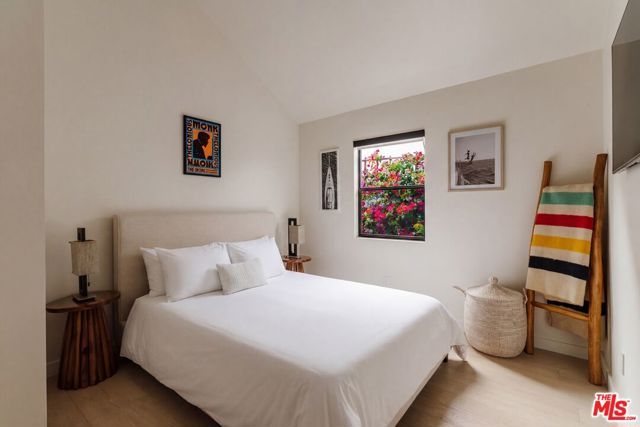8550 Ridpath Drive, Los Angeles, CA 90046