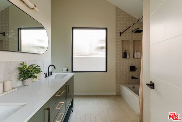8550 Ridpath Drive, Los Angeles, CA 90046