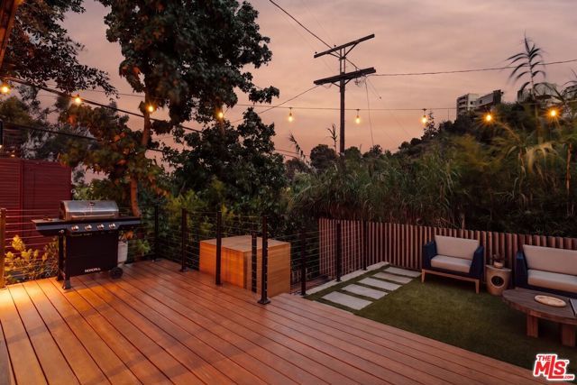 8550 Ridpath Drive, Los Angeles, CA 90046