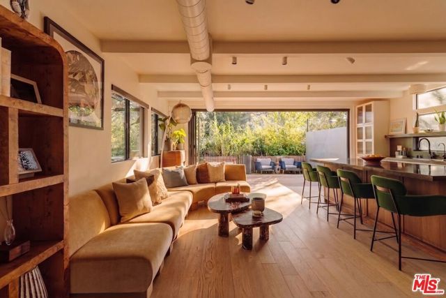 8550 Ridpath Drive, Los Angeles, CA 90046