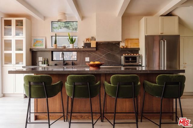 8550 Ridpath Drive, Los Angeles, CA 90046