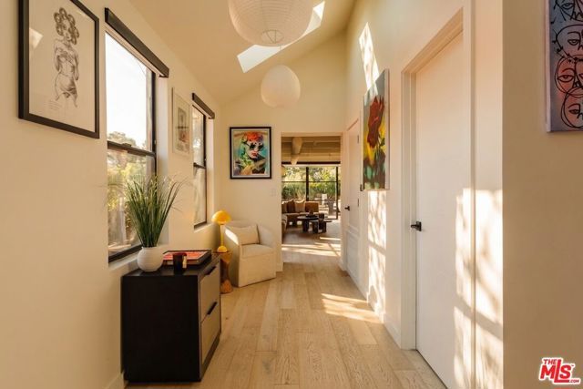 8550 Ridpath Drive, Los Angeles, CA 90046