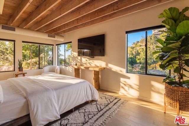 8550 Ridpath Drive, Los Angeles, CA 90046