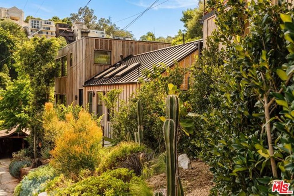 8550 Ridpath Drive, Los Angeles, CA 90046