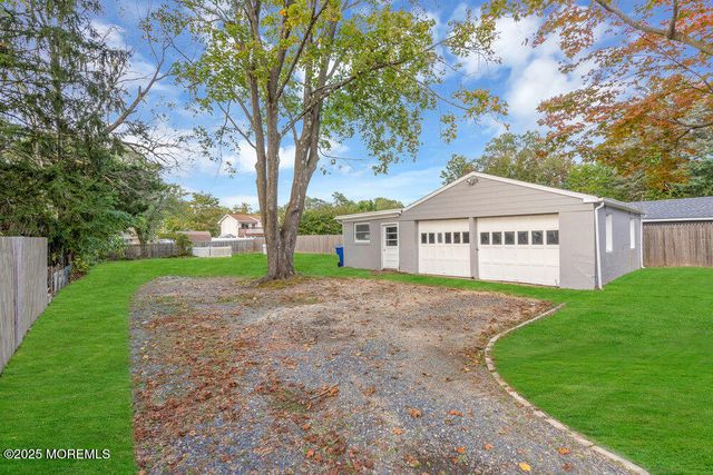 14 Mapletree Road, Toms River, NJ 08753