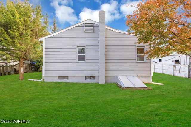 14 Mapletree Road, Toms River, NJ 08753