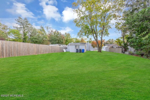 14 Mapletree Road, Toms River, NJ 08753