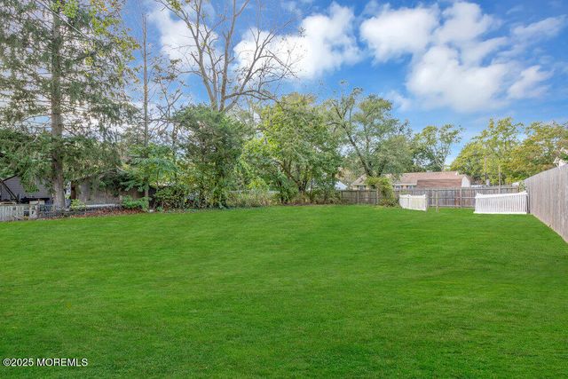 14 Mapletree Road, Toms River, NJ 08753