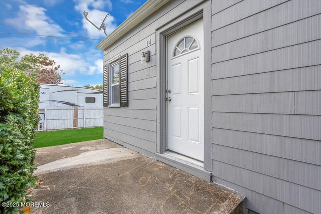 14 Mapletree Road, Toms River, NJ 08753