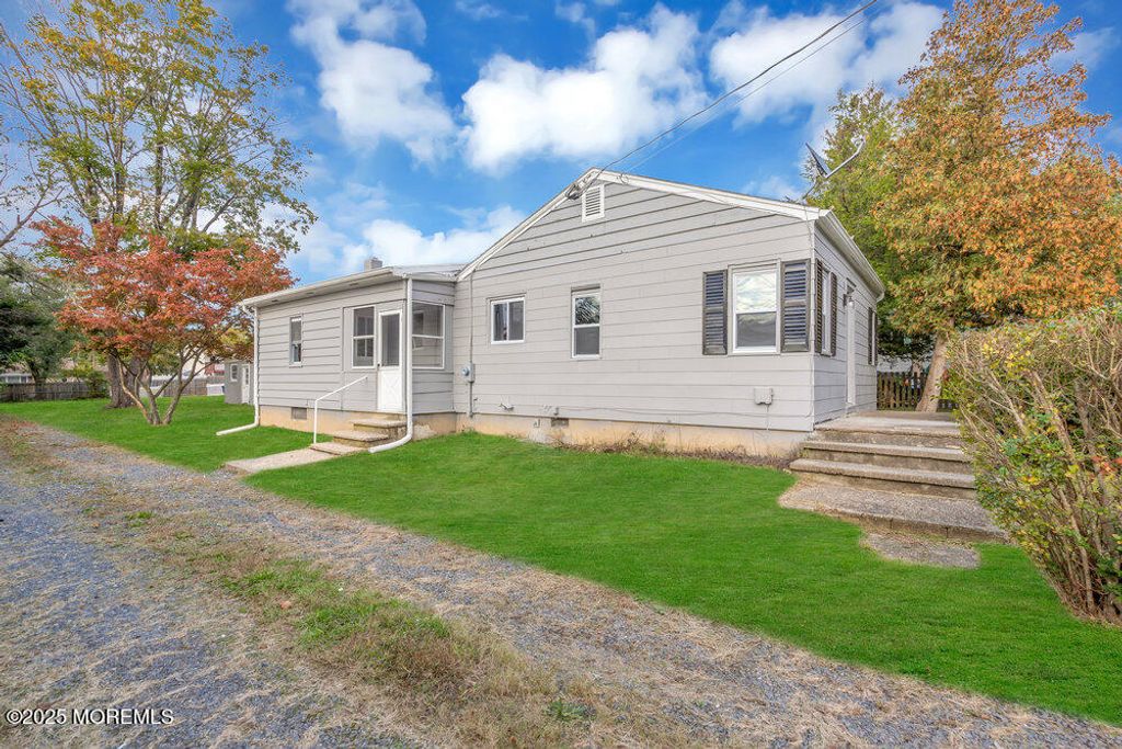 14 Mapletree Road, Toms River, NJ 08753