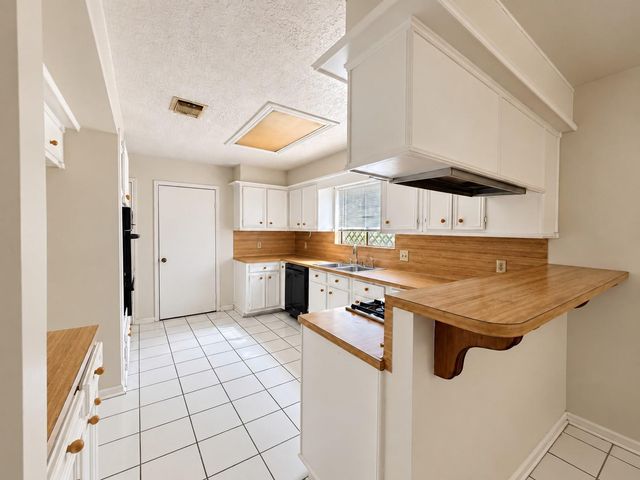 10434 Carlow Lane, La Porte, TX 77571
