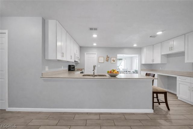 102 Crescent Lake DR, North Fort Myers, FL 33917