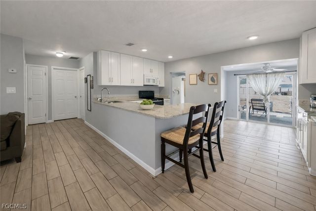 102 Crescent Lake DR, North Fort Myers, FL 33917