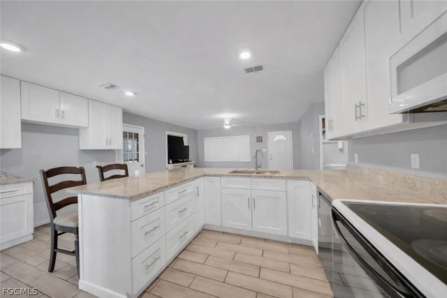 102 Crescent Lake DR, North Fort Myers, FL 33917