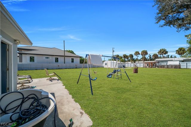 102 Crescent Lake DR, North Fort Myers, FL 33917