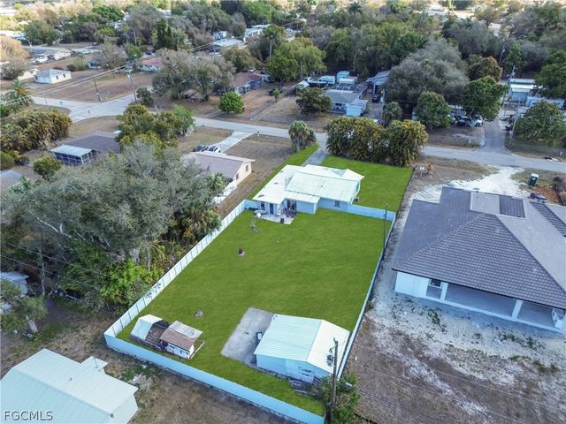 102 Crescent Lake DR, North Fort Myers, FL 33917