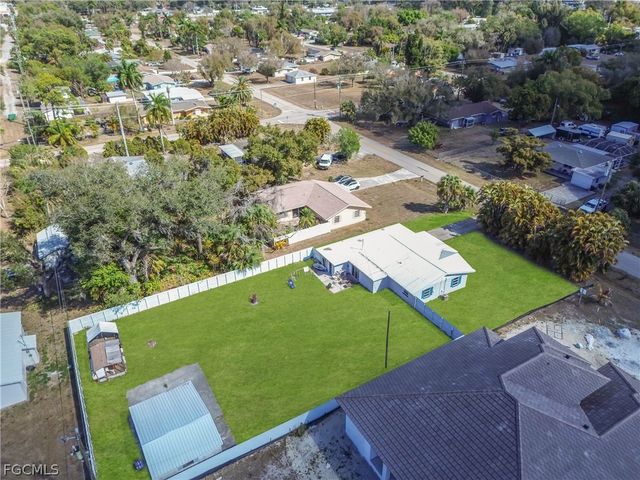 102 Crescent Lake DR, North Fort Myers, FL 33917