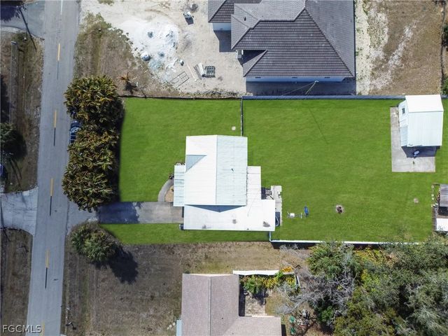 102 Crescent Lake DR, North Fort Myers, FL 33917