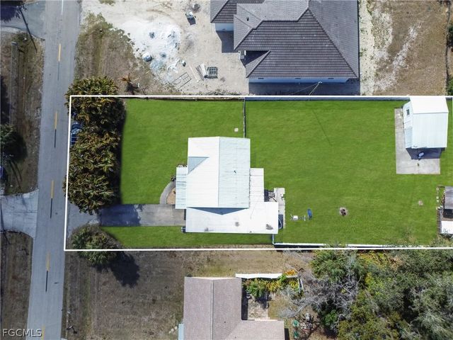 102 Crescent Lake DR, North Fort Myers, FL 33917