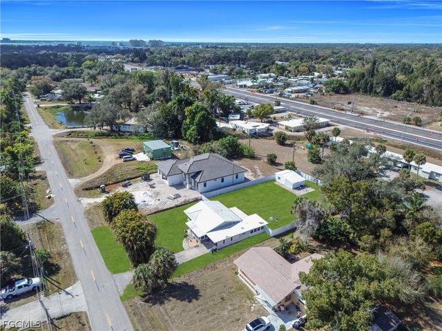 102 Crescent Lake DR, North Fort Myers, FL 33917