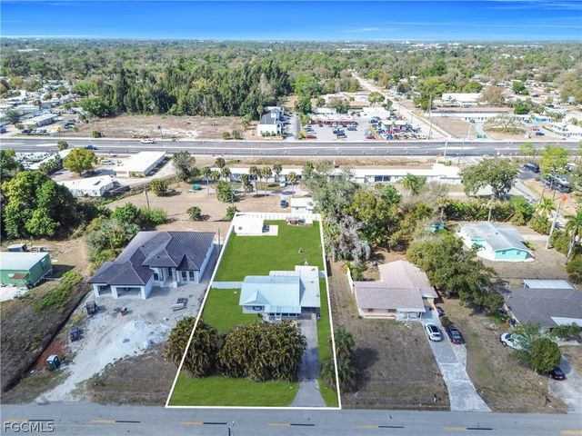 102 Crescent Lake DR, North Fort Myers, FL 33917