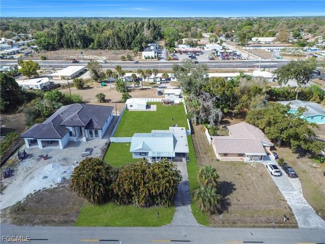 102 Crescent Lake DR, North Fort Myers, FL 33917
