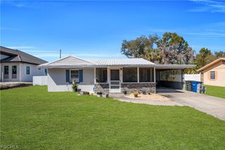 102 Crescent Lake DR, North Fort Myers, FL 33917