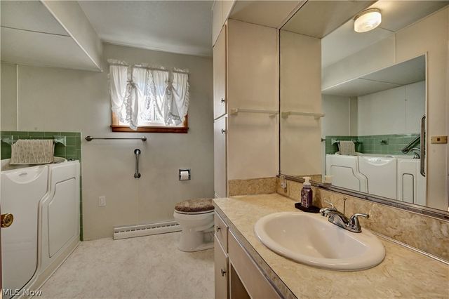 1017 Kaderly Street NW, New Philadelphia, OH 44663