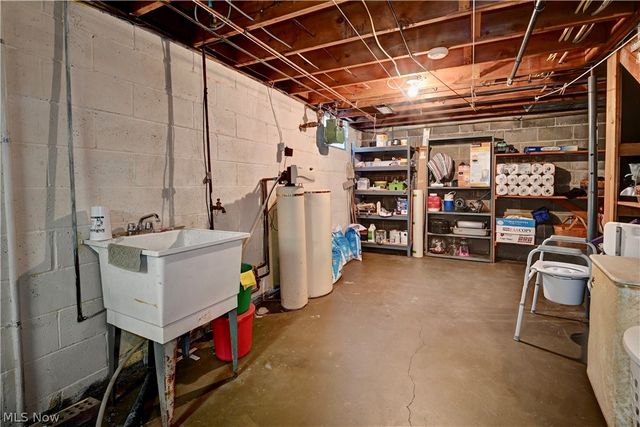 1017 Kaderly Street NW, New Philadelphia, OH 44663