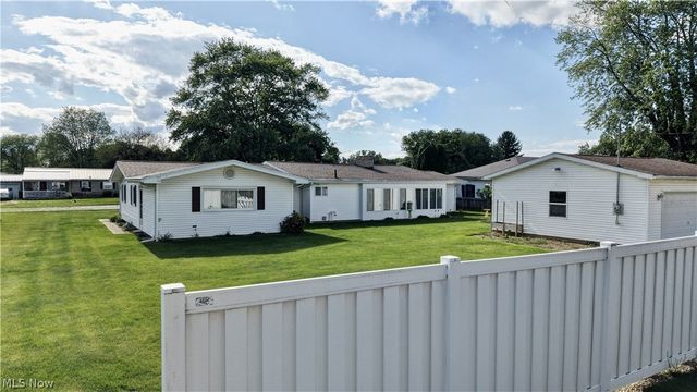 1017 Kaderly Street NW, New Philadelphia, OH 44663