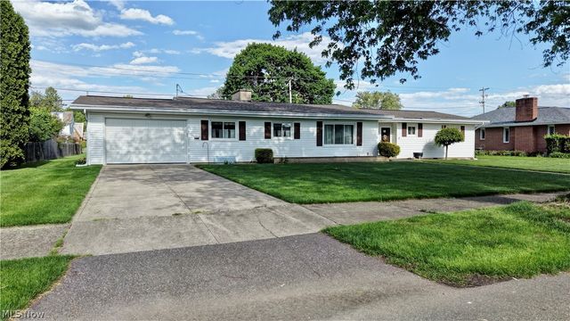 1017 Kaderly Street NW, New Philadelphia, OH 44663