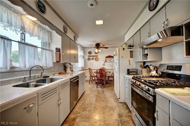 1017 Kaderly Street NW, New Philadelphia, OH 44663