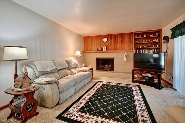 1017 Kaderly Street NW, New Philadelphia, OH 44663