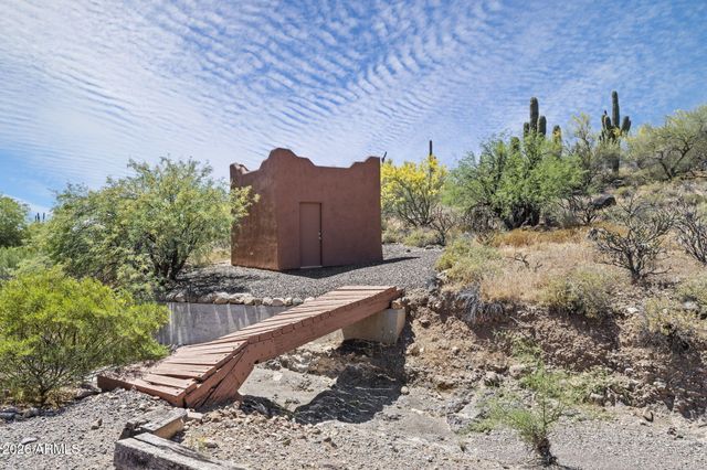 47012 N New River Road, New River, AZ 85087