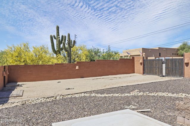 47012 N New River Road, New River, AZ 85087