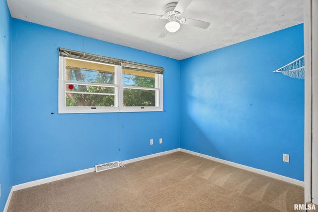 109 N 3RD Street, Colona, IL 61241