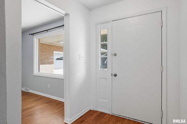 109 N 3RD Street, Colona, IL 61241