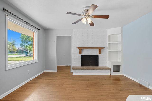 109 N 3RD Street, Colona, IL 61241